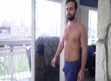 Відео з грудастої зимової нефриту, зняте Берлінським Громадським Бангером