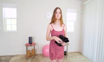 милий порнофільм Хейзел Мур, створений Smooch My Ass