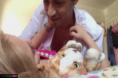 Неприємний Алі Новак відеокасета з маленьких підлітків 18