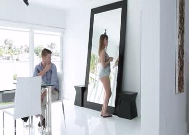 Коханець трахає немовля і лиже її велику кицьку