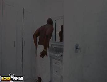 маленька повія Валентина Наппі, яка приносить оголені молоді сиськи