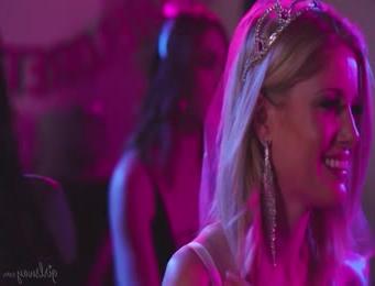 Вагітна лихоманка | модель вдарила людина